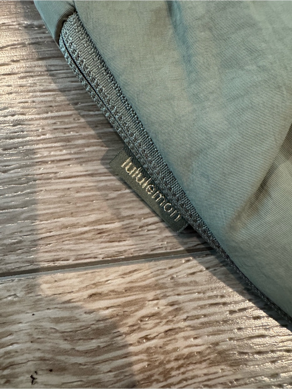 NWT Lululemon Curved Crossbody, color Bay Leaf, 3L capacity - Picture 4 of 7